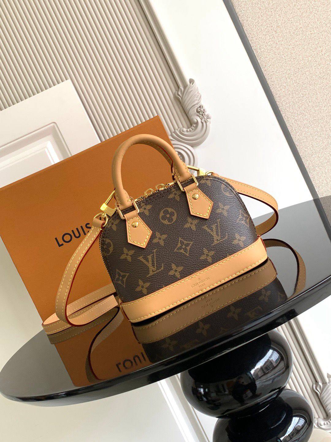 LV - Bottega
Master Bags
For Price 👇 WTSP Text Zain 0568585901

Zain111
Zain192
♥️♥️♥️