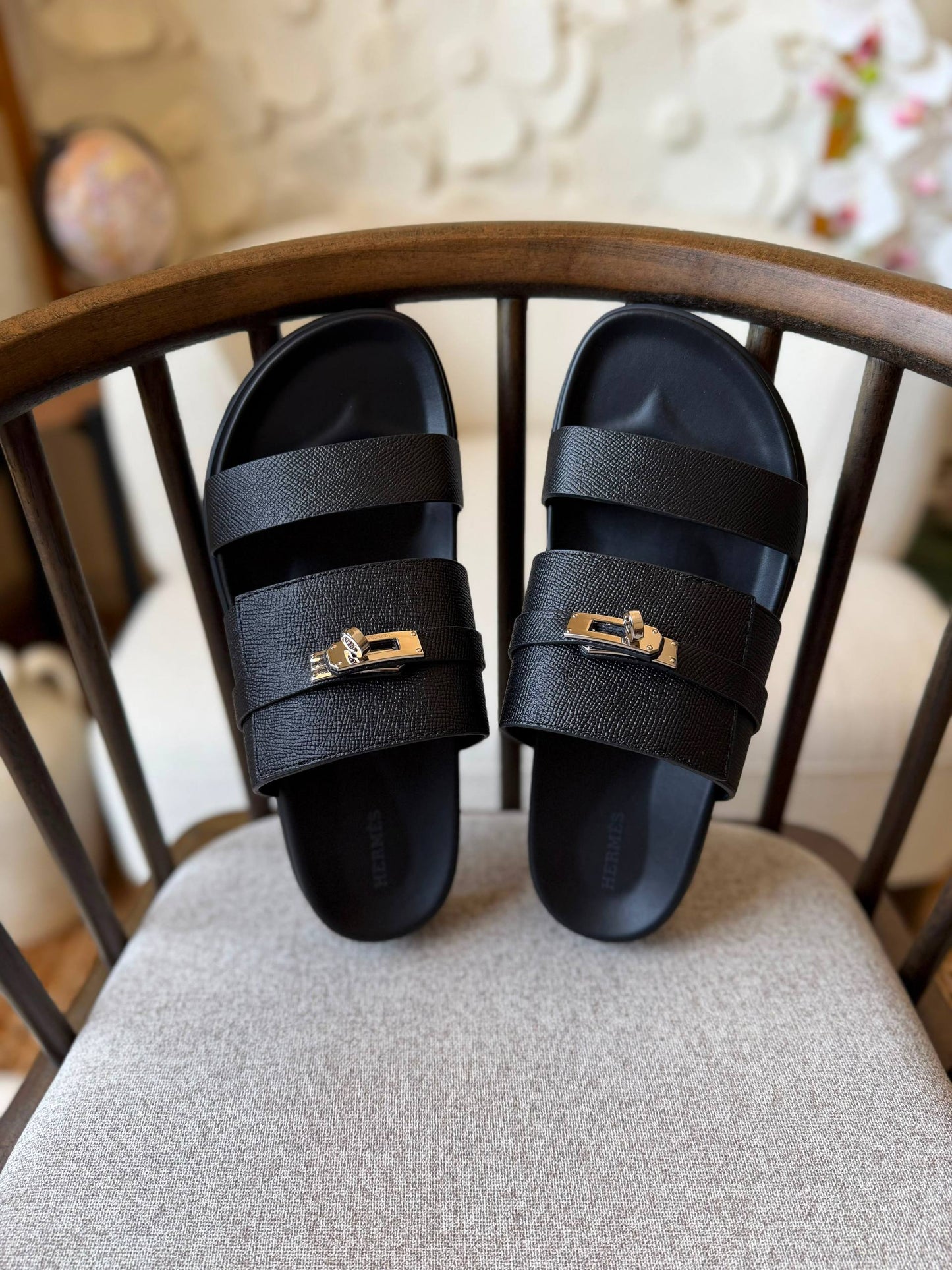 HERMES SLIPPERS
*AAA QUALITY*
*size: 40 to 47*
450 dhs✅

Zain185
♥️♥️♥️