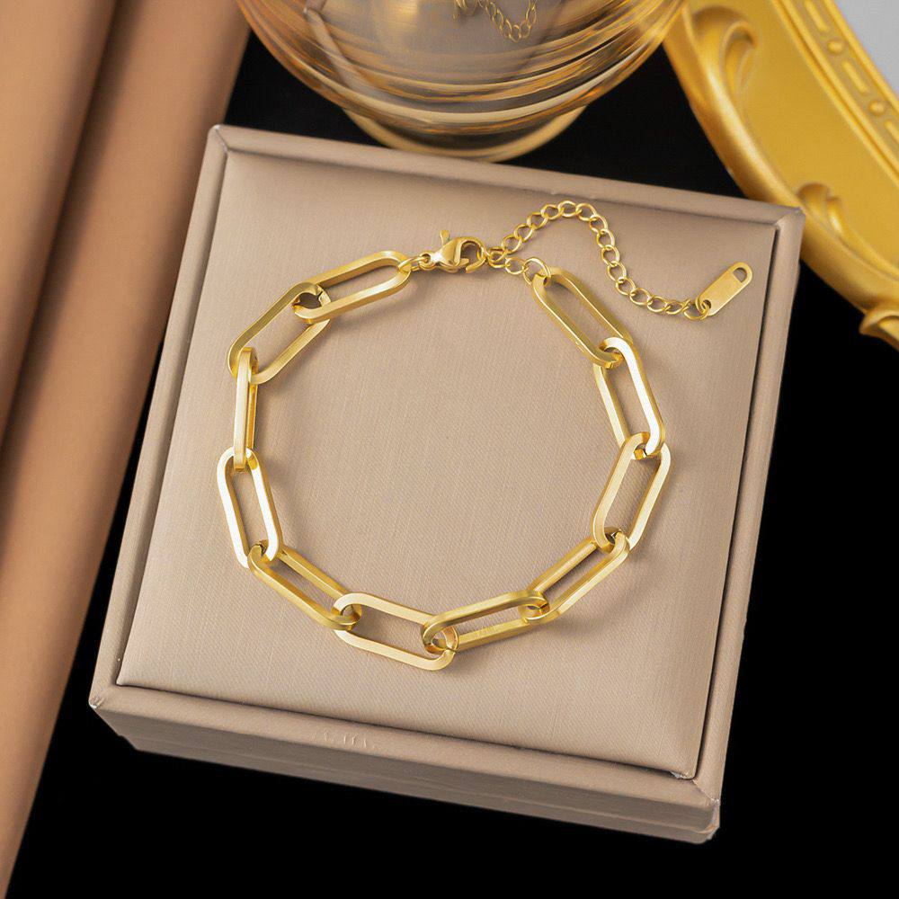 New arrival stainless steel with 18k gold plated Non tarnish  bracelet 
20 dhs🪙🖤 

Zain243
♥️♥️♥️