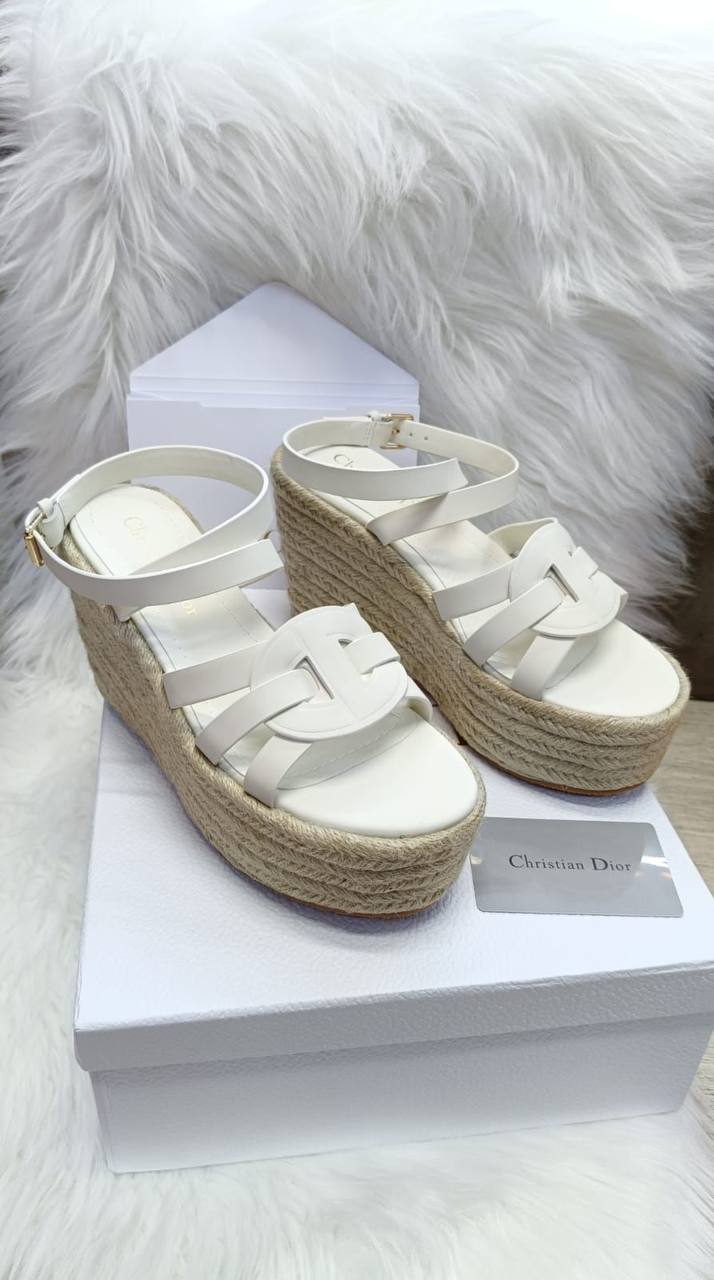 Dior
High quality😍
Size ……36--41🥳
360 dhs✅

Zain119
♥️♥️♥️