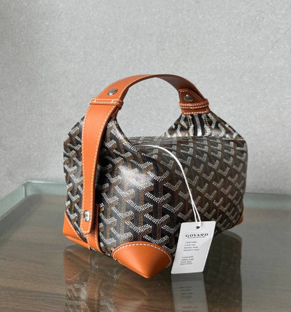 Goyard 
good quality 
with box 
🎁🎁🎁

120 dhs✅

Size : 25cm

Zain295
♥️♥️♥️