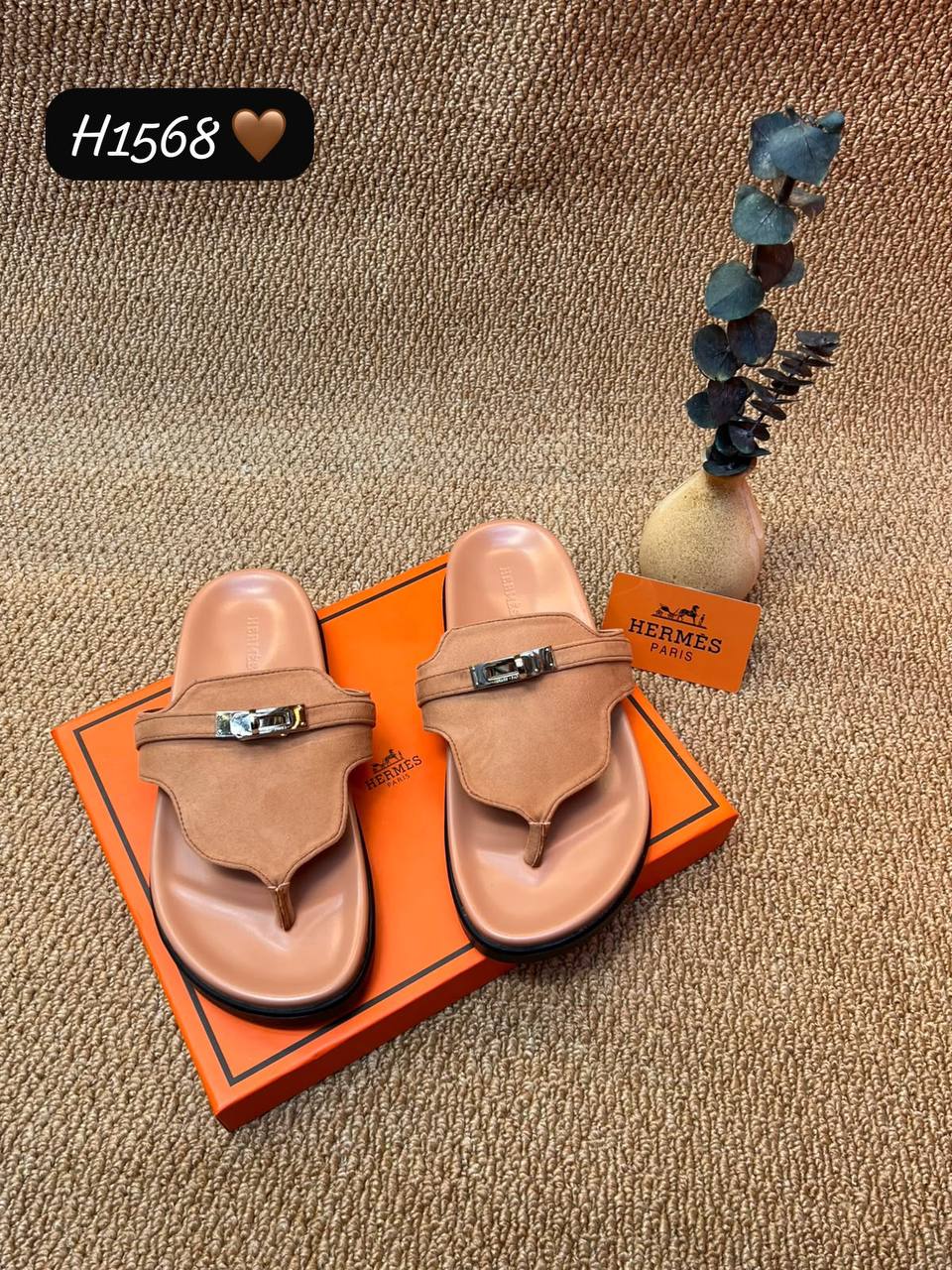 Hermes
Empore sandals
Size 36 to 41

95 dhs💓

Zain236
♥️♥️♥️