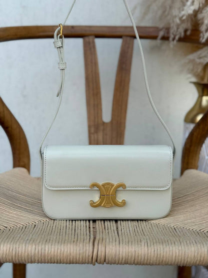 CELINE
20cm
310 dhs🇦🇪
Top quality 
With box🎁

Zain167
♥️♥️♥️