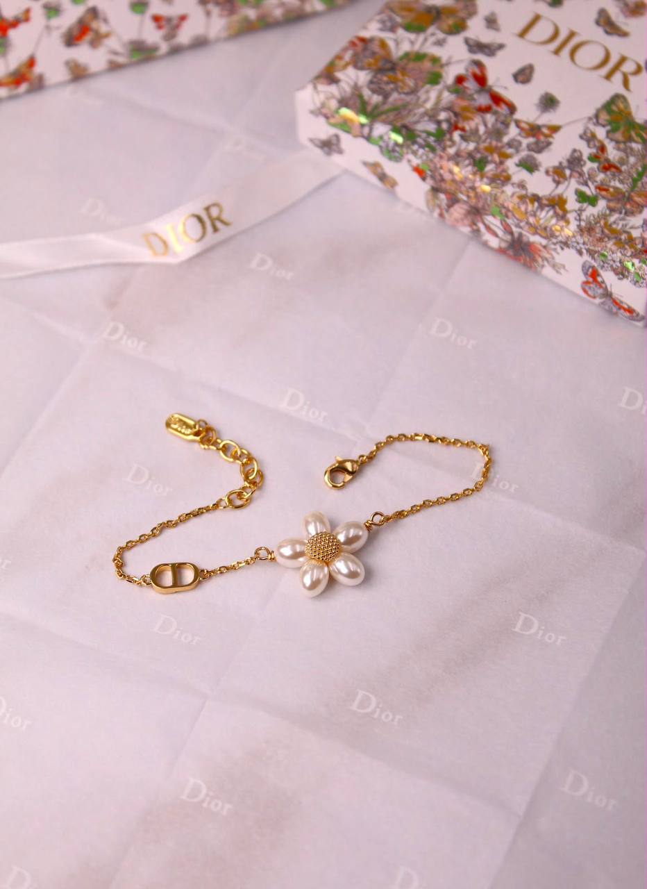 DIOR
* ⁠↗️ *Super Master Quality ®️*⬆️
* Dioriviera Brush & Bloom Full Set
Necklace, Earrings & Bracelet

Full Set
*260* with *Normal* Box & Bag
*310* with 1 *Original* 🎁 Box

Zain209
♥️♥️♥️