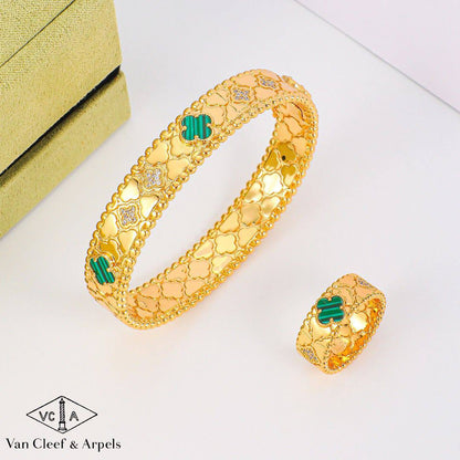 VCA BANGLE&RING_   

               *WITH*
*GOOD Box* 📦 *105 dhs🗽*💰 
*Master Quality*✨✅

Zain89
♥️♥️♥️