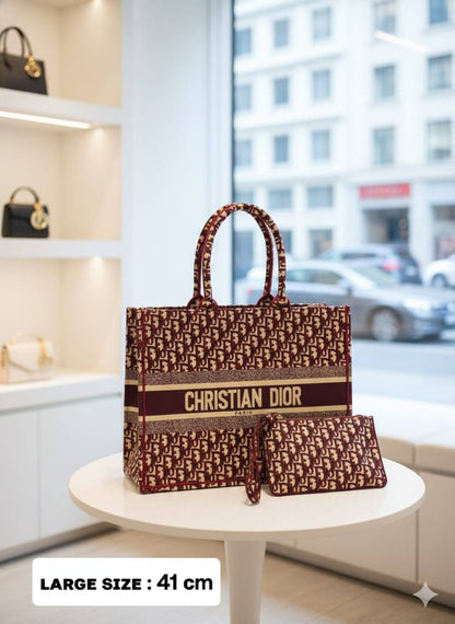 CHRISTIAN DIOR
ʙᴏᴏᴋᴛᴏᴛᴇ ᴛᴏᴛᴇʙᴀɢ
ᴡɪᴛʜ ᴢɪᴘᴘᴇʀ ᴘᴏᴜᴄʜ
ᴄᴀɴᴠᴀs ᴇᴍʙʀᴏɪᴅᴇᴅ 
sɪᴢᴇ : 41 cm

110 dhs🪙🌨️

Zain31
♥️♥️♥️