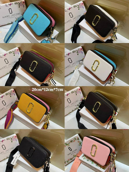 MARC JACOBS 

GOOD QUALITY 

WITH BOX 
🎁🎁🎁

90 dhs🪙🖤

Zain39
♥️♥️♥️