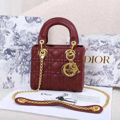 Dior

95 dhs✅

high quality 

With box
🎁🎁🎁

Zain26
♥️♥️♥️