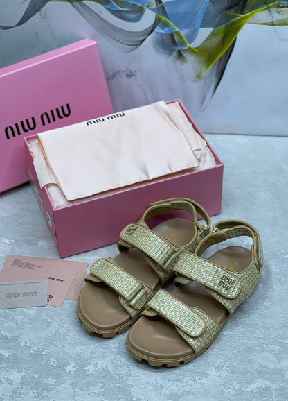 Miu Miu
Size 36-41
120 dhs✅

Zain175
♥️♥️♥️