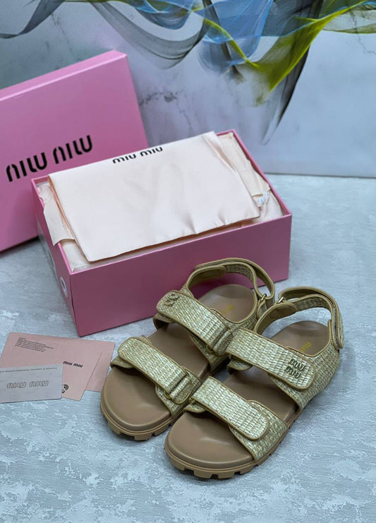 Miu Miu
Size 36-41
120 dhs✅

Zain175
♥️♥️♥️