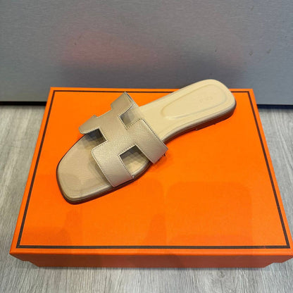 Hermes 

Size 36 to 42 
100 dhs✅

Zain183
♥️♥️♥️