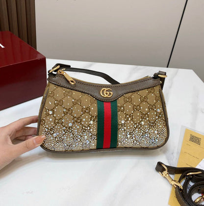 GUCCI

 COPY ONE

 WITH BOX 

155 dhs✅

Size:25cm

Zain39
♥️♥️♥️