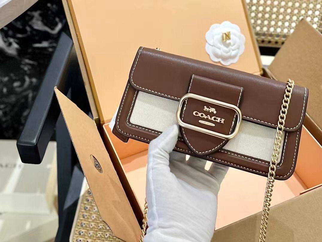 COACH 
GOOD QUALITY 💯
90 dhs✅
WITH BOX 📦

Zain28
♥️♥️♥️