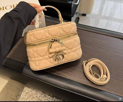 DIOR

Mini Vanity

Master quality

17*12*8 cm 
with box

280 dhs🇦🇪🇦🇪
again available

Zain95
♥️♥️♥️