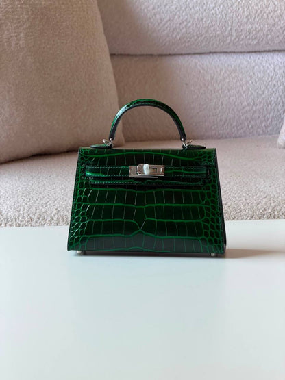 Hermes kelly croc 19cm💕master quality😍with box❤️
520 dhs💓

Zain52
♥️♥️♥️