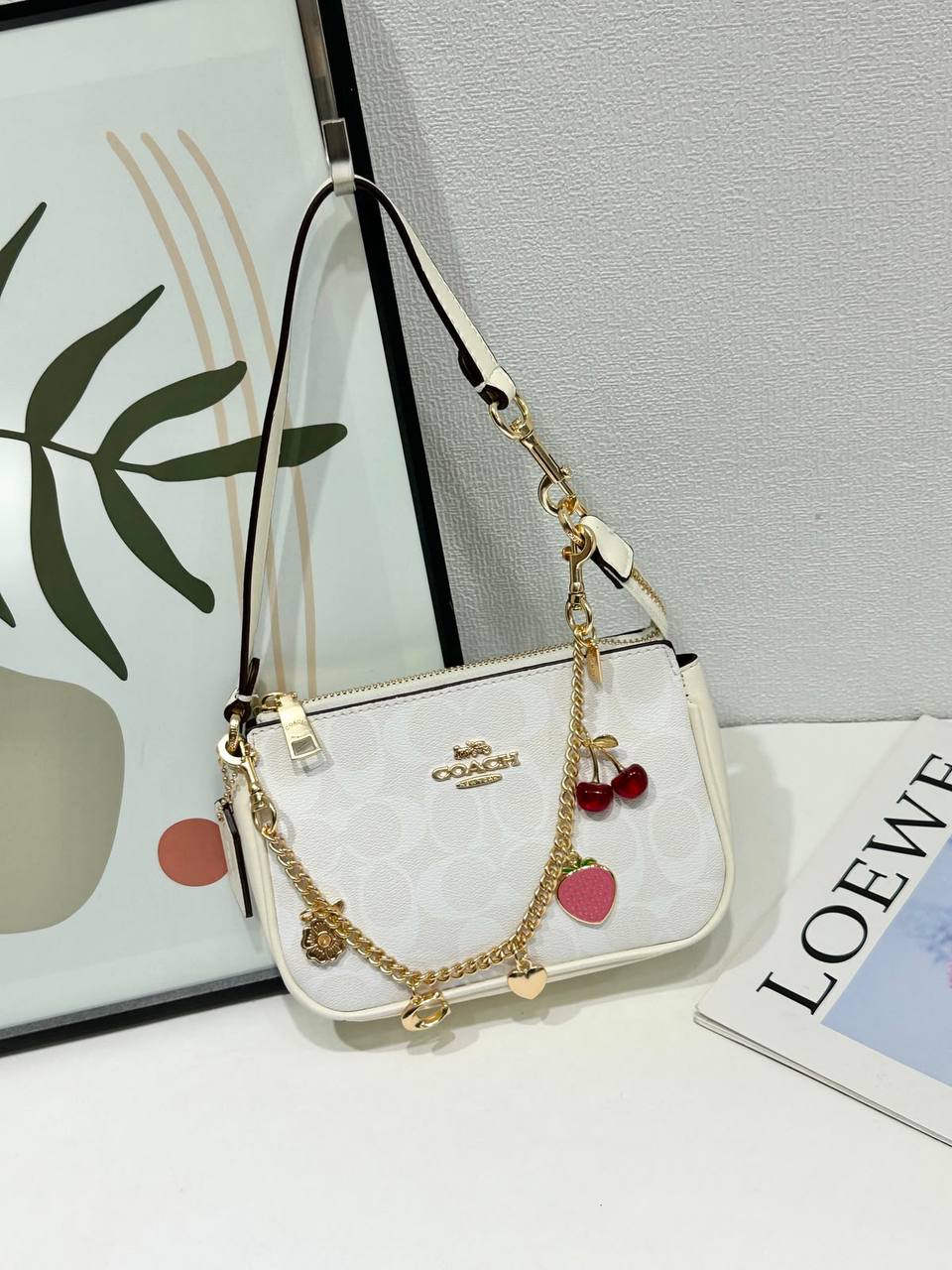 Coach
Best quality
Whith box’s
100 dhs🇦🇪🇦🇪
size 18cm

Zain158
♥️♥️♥️