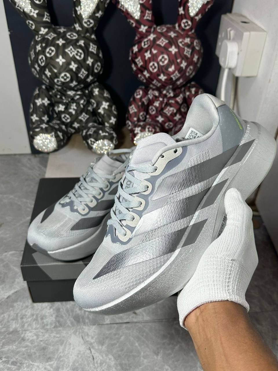 Adidas ADIZERO EVO SL ‘Silver Metallic🪙’
36-45 AVAILABLE 
180 dhs✅

Zain242
♥️♥️♥️