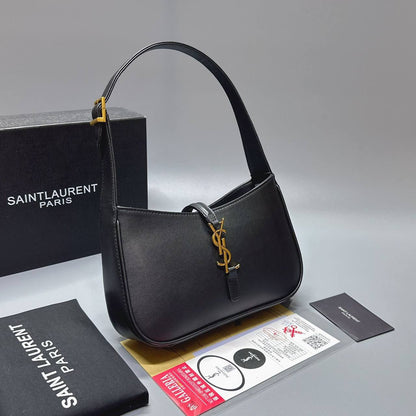 YSL 
 GOOD QUALITY
 WITH BOX 
🎁🎁🎁

110 dhs✅

Zain295
♥️♥️♥️