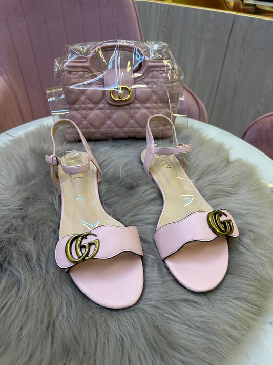 Gucci 

size 36 to 41

85 dhs🪙🌨️

Zain146
♥️♥️♥️