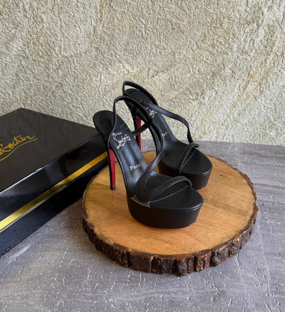 CHRISTIAN LOUBOUTIN
SuperMaster Quality 💯
Price :450
Size: 36 -41💥

Zain171
♥️♥️♥️