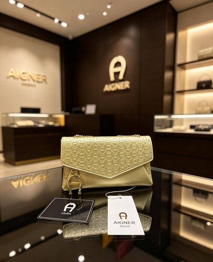 AVAILABLE 
Dkny PUNCH 

WITH BOX 
90 dhs🇦🇪🇦🇪

Zain169
♥️♥️♥️