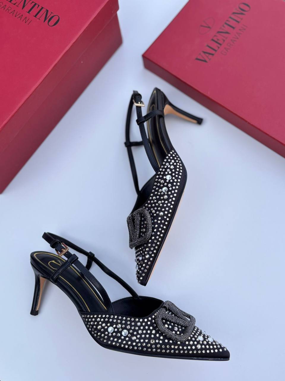 Valentino 
120 dhs🇦🇪
Size 36-42

Zain55
♥️♥️♥️