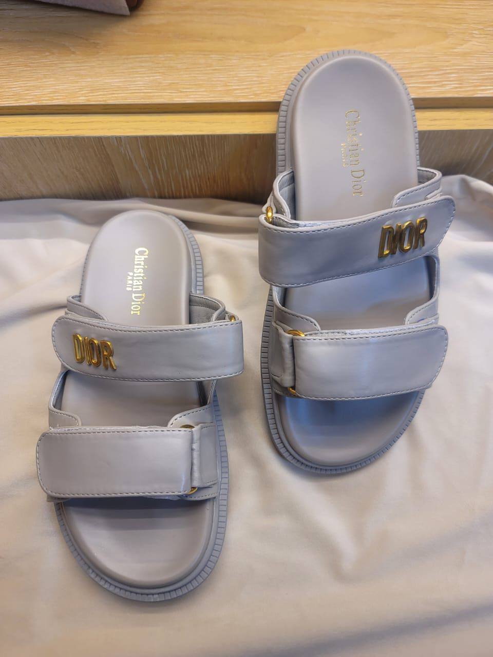 Dior Slippers, 
Good Quality 
Size 36 to 41

With box.pepper bag
105 dhs🇦🇪🇦🇪

Zain120
♥️♥️♥️