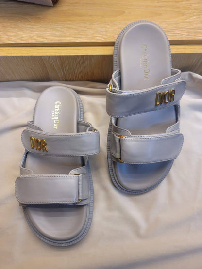 Dior Slippers, 
Good Quality 
Size 36 to 41

With box.pepper bag
105 dhs🇦🇪🇦🇪

Zain120
♥️♥️♥️