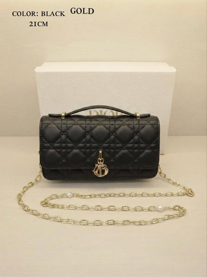 ᴍʏ ᴅɪᴏʀ ᴍɪɴɪ ʙᴀɢ
Dior
ᴛᴏᴘ ʜᴀɴᴅʟᴇ/ ɢᴏʟᴅᴇɴ ᴄʜᴀɪɴ
ᴡɪᴛʜʙᴏx
ʟᴀᴍʙsᴋɪɴ ᴍᴀᴛᴇʀɪᴀʟ
sɪᴢᴇ:𝟐𝟏ᴄᴍ
105 dhs🇦🇪🇦🇪

Zain56
♥️♥️♥️