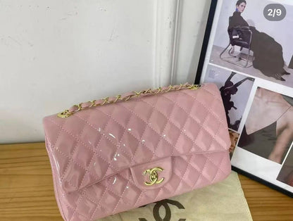 Chanel
good quality, 

comes with box, 
🎁🎁🎁

size...25 *16 cm 
110 dhs💓

Zain12
♥️♥️♥️