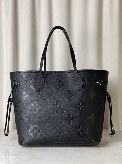 LV 
Master❣️❣️
  32Cm MM
280 dhs🇦🇪🇦🇪

Zain131
♥️♥️♥️