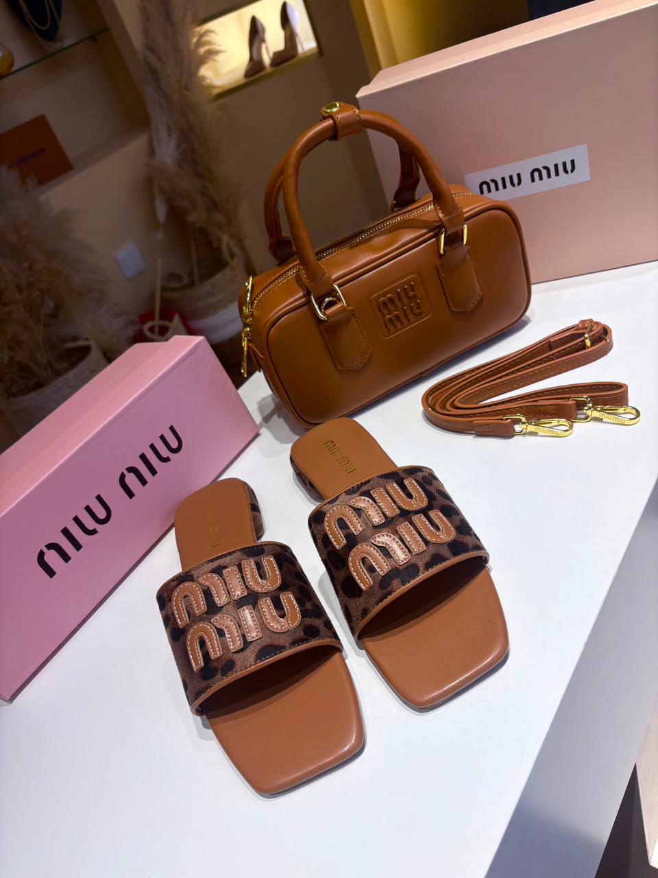 Miu Miu Set
170 dhs✅

Zain186
Zain236
♥️♥️♥️