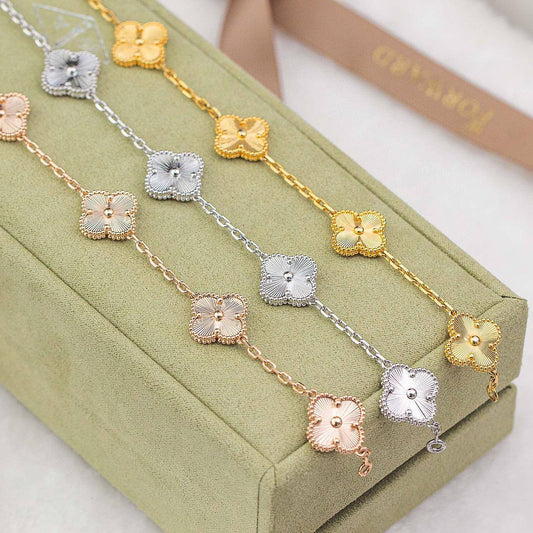 VCA
BRACELET 
*Master*🍃💕
With normal box 🎁
55 dhs❣️

Zain263
♥️♥️♥️