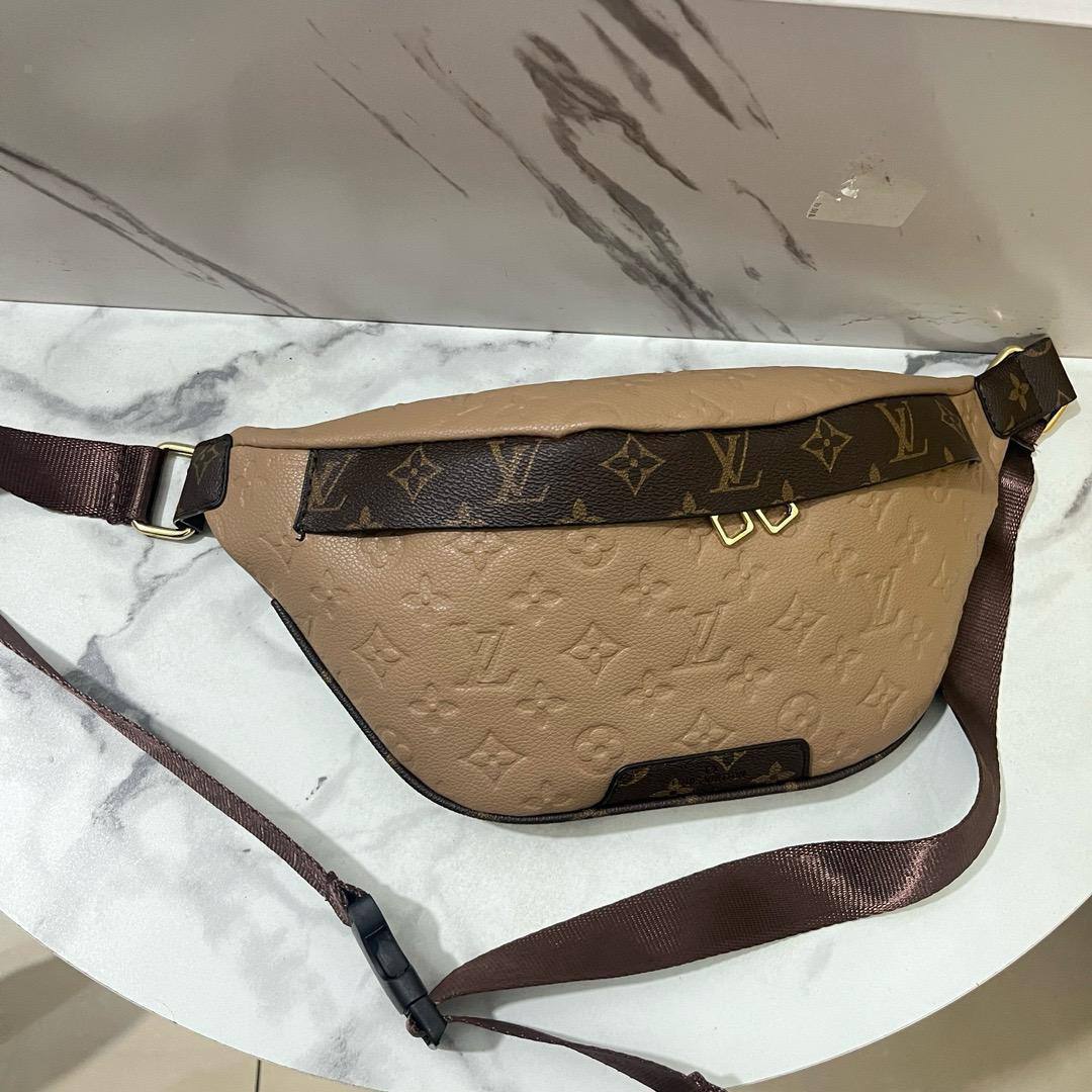 LV
44*18 cm
55 dhs🇦🇪🇦🇪

Zain17
♥️♥️♥️