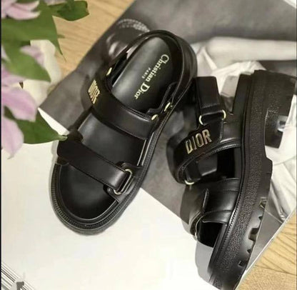 DIOR 
☘️ *SIZE  36  to 41 ☘️       
260 dhs✅

Zain224
♥️♥️♥️