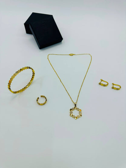 SET
Necklace ✨
Earring 🦋
Bangle 😍
Ring 💍 
With normal boxes 📦 
60 dhs🇦🇪🇦🇪

Zain216
♥️♥️♥️