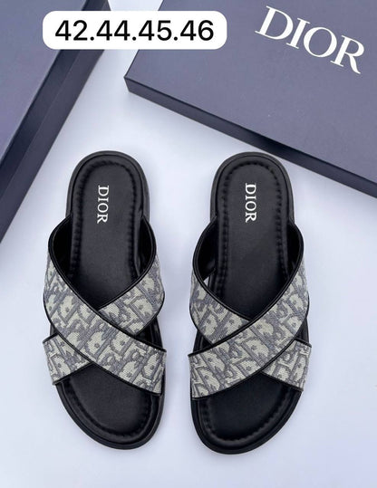 Dior slipper (men)
110 dhs🪙🌨️
Size 40-45

Zain55
♥️♥️♥️