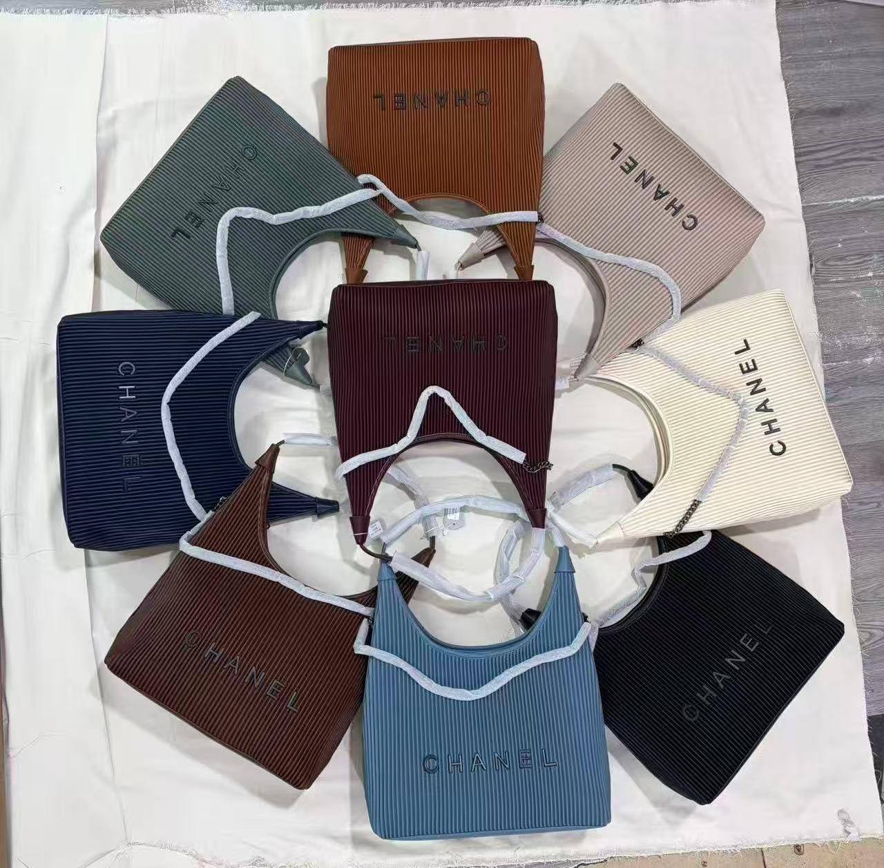 Chanel
110 dhs✅

Zain143
♥️♥️♥️