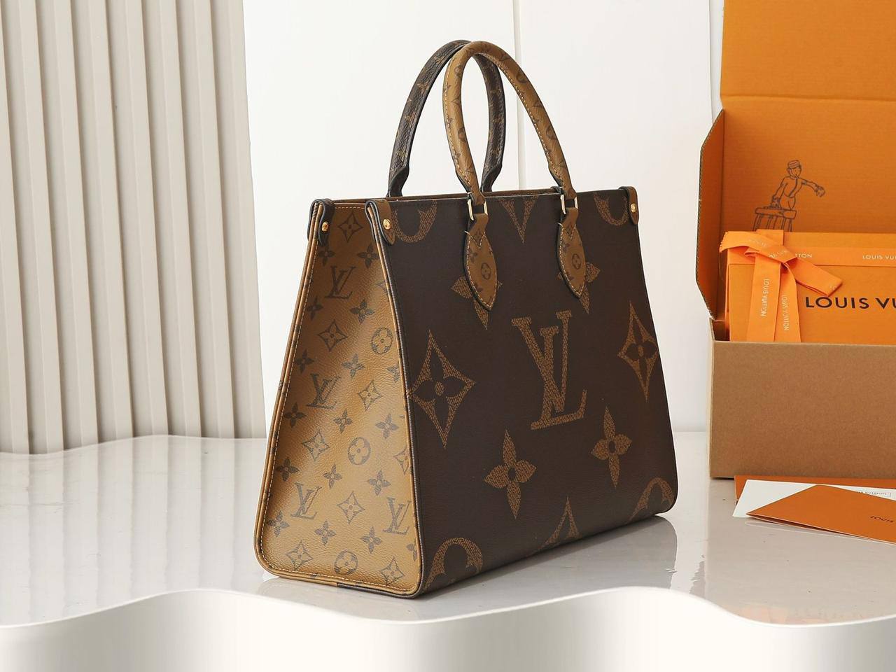 LV
ONTHEGO GOOD QUALITY MEDUIM SIZE NEW CAME 
100 dhs🇦🇪🇦🇪

Zain295
♥️♥️♥️