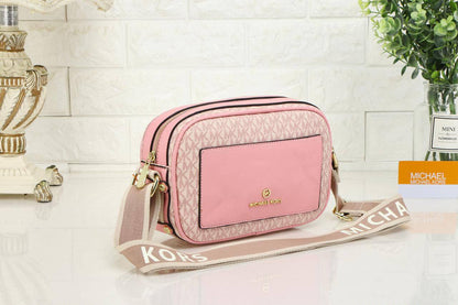 MK 

NEW CAME 

GOOD QUALITY 

85 DHS🇦🇪🇦🇪🇦🇪

SIZE: 24cm

Zain295
♥️♥️♥️
