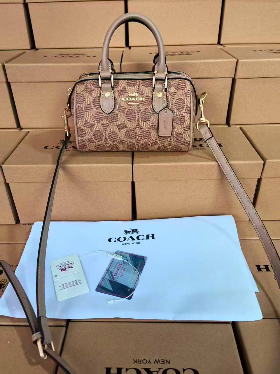 COACH 
110 dhs💓
with box 📦 
Size 20cm👈

Zain161
♥️♥️♥️