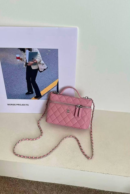 Chanel
100 dhs🇦🇪🇦🇪 
Withbox

Zain143
♥️♥️♥️