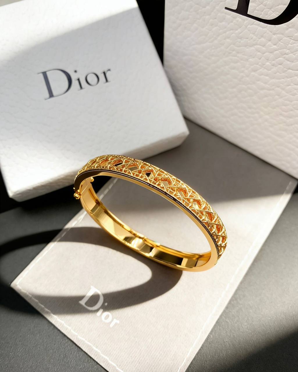 MASTER BANGLE
CHANEL
✨💫
85 DHS🇦🇪
WITH BOX AND PAPER BAG 🛍️🎁

Zain89
♥️♥️♥️