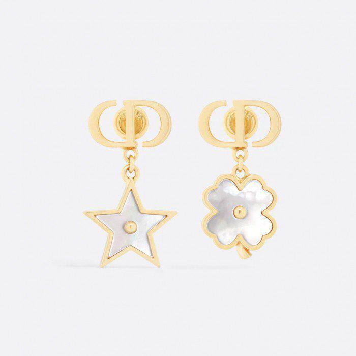 Dior set❤️‍🔥*
Necklace 🍁
Earring🦋
Bracelet ✨
Ring 💍 free size 
Master quality 💯
With normal boxes 📦 
165 dhs✅
With master box 🗃️ 
180 dhs✅

Zain216
♥️♥️♥️