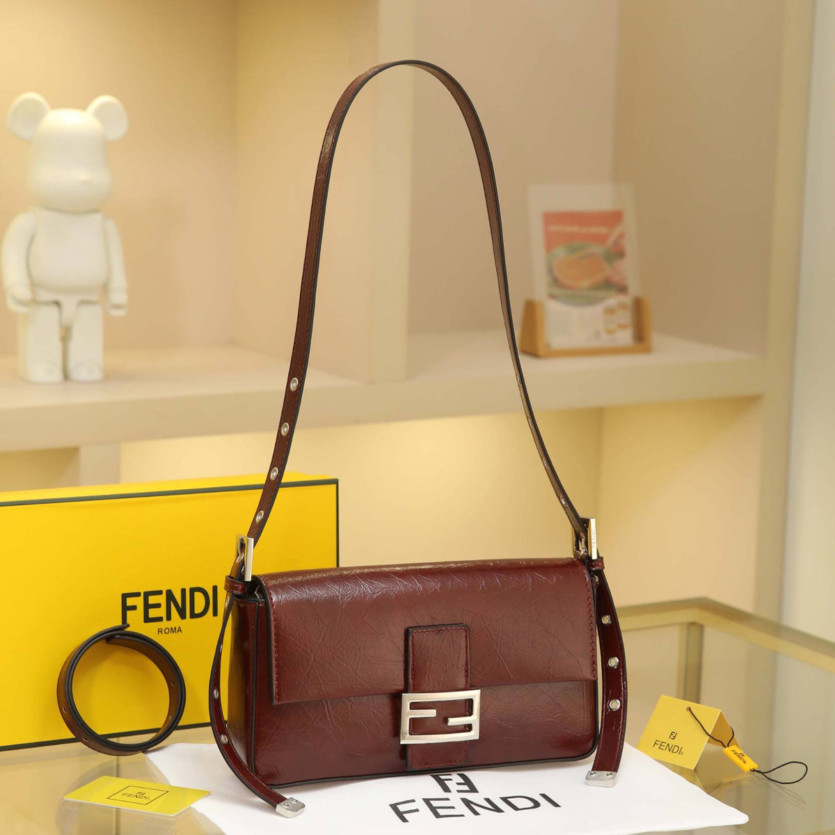 FENDI

Best quality 
with box

130 dhs🇦🇪🇦🇪


size 25CM

Zain290
♥️♥️♥️