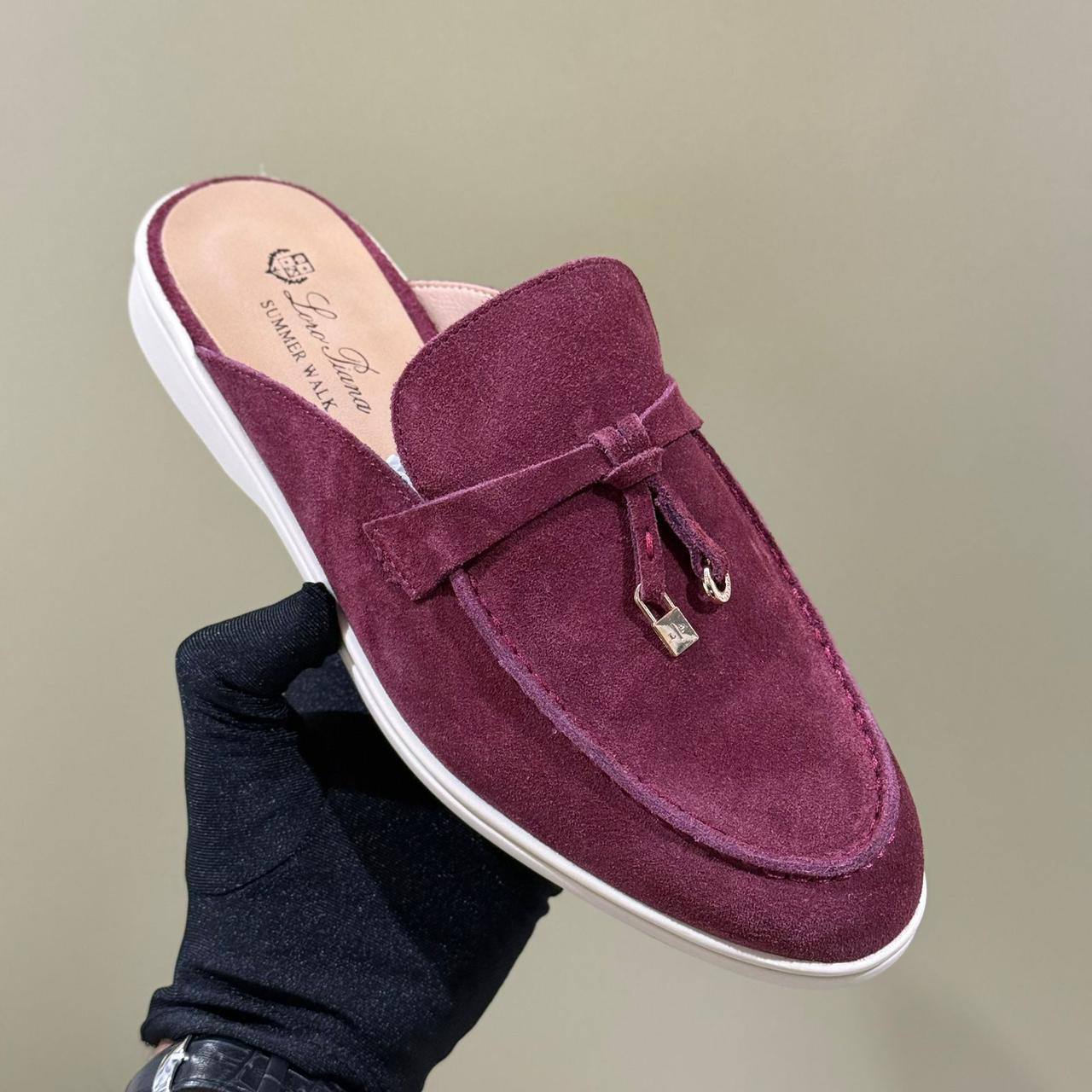 NEW CAME 
LORO PIANA 
GOOD QUALITY 
115 dhs❤️
Size 36 to 41

Zain40
♥️♥️♥️