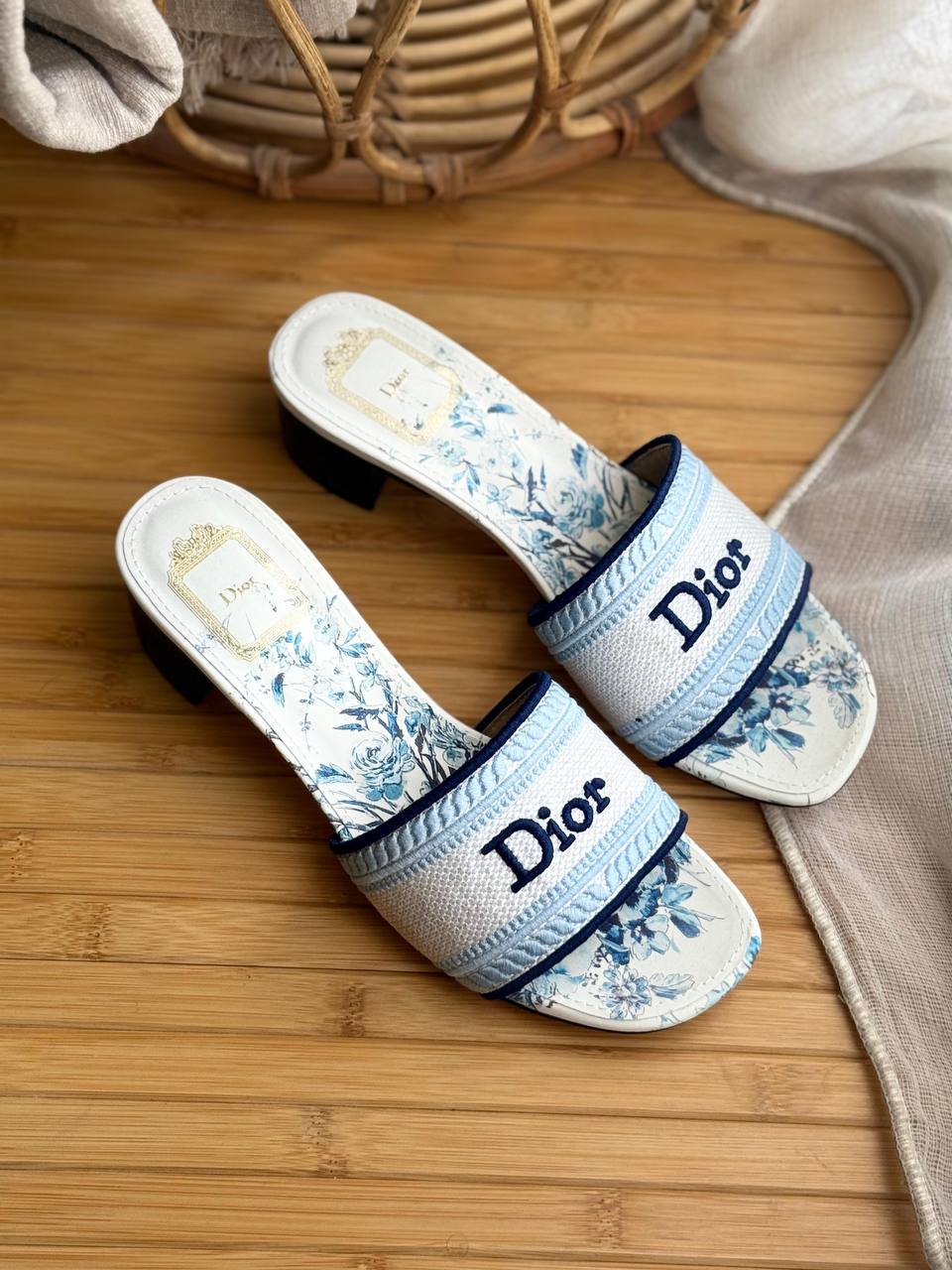 𝐃𝐢𝐨𝐫 Dior
AAA+ Quality
𝗦𝗶𝘇𝗲 𝟯𝟲 𝘁𝗼𝗼 𝟰𝟭
450 dhs✅

Zain303
♥️♥️♥️