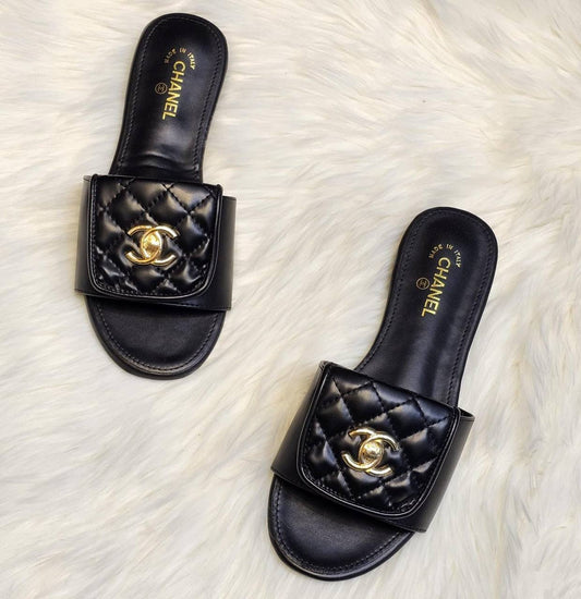 CHANEL 
☘️ *SIZE  36  to 41 ☘️                                                                                                       
180 dhs✅

Zain224
♥️♥️♥️