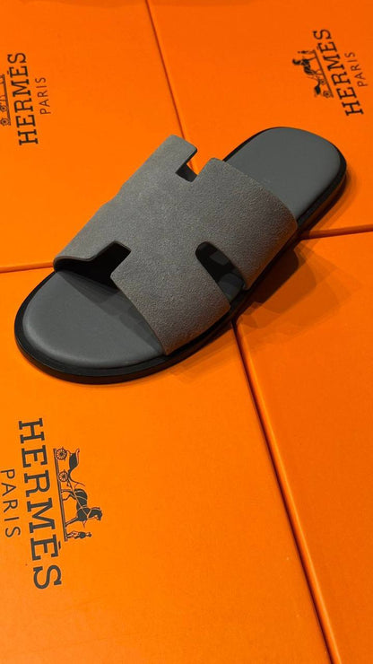 Hermes
size 40 TO 45 
110 dhs🇦🇪

Zain183
♥️♥️♥️