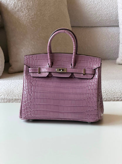 Hermes Birkin croc 25cm💥Master quality ✅with box📦
710 dhs✅

Zain52
♥️♥️♥️